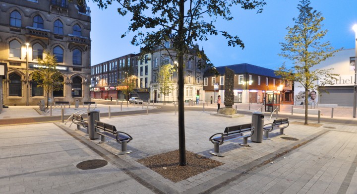 Smet Building Products in partnership with SIAC (NI) Ltd supplied BS 7533 compliant bedding course, jointing and priming mortars for the Newry Public Realm regeneration scheme, comprising of 5,500m2 of granite paving