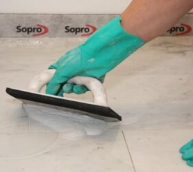 SMET tiling Grouting of discoloration-sensitive natural stone with Sopro DF 10
